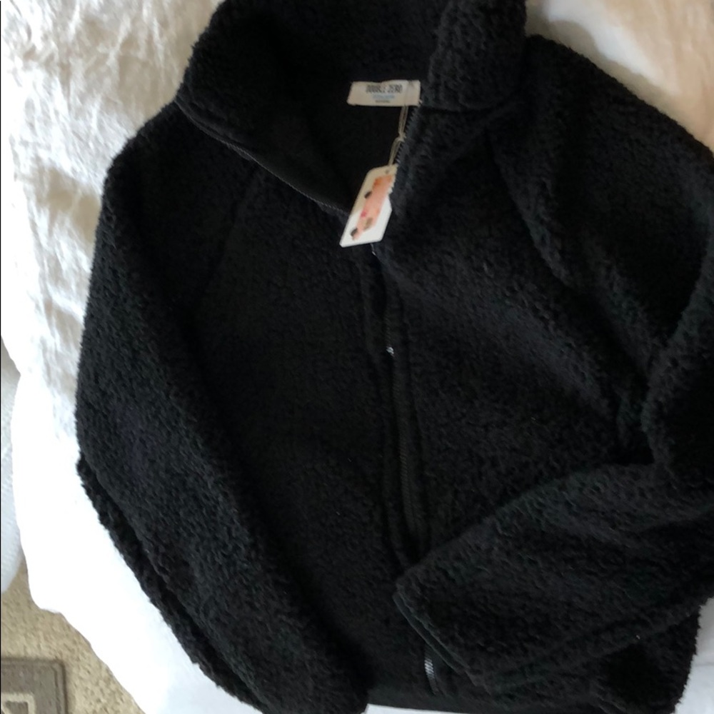 Zip up black cozy jacket